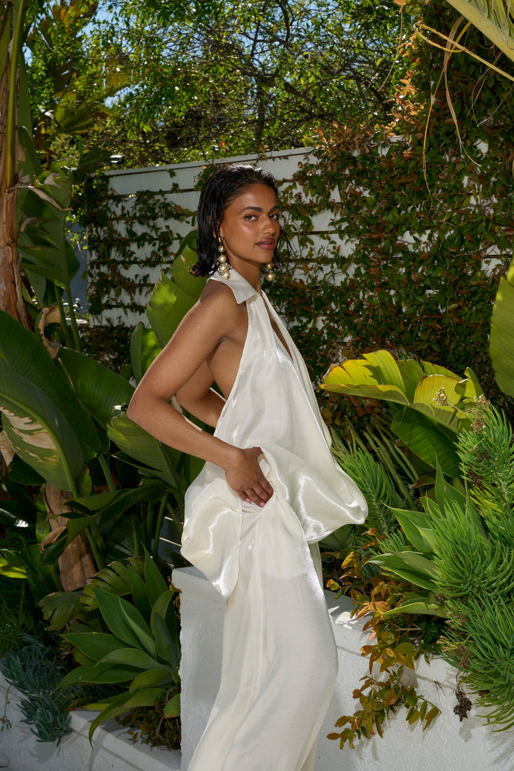 DEEP PLUNGE HALTER // MILKY PEARL